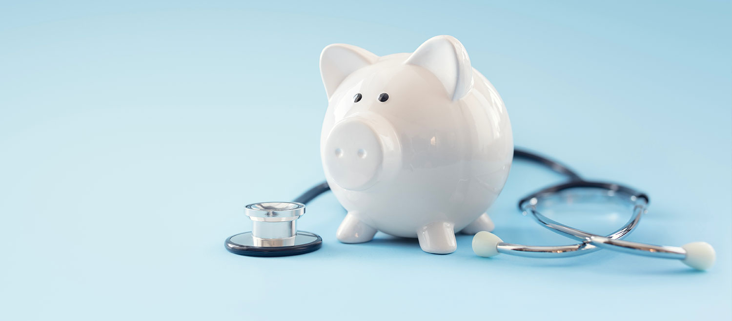 Betriebliche-Krankenversicherung-Sparschwein-mit-Stethoskop Betriebliche Krankenversicherung Sparschwein mit Stethoskop